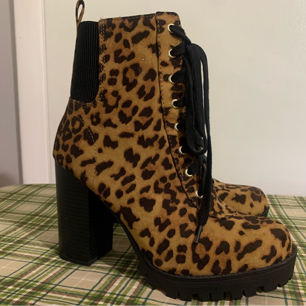 Soda leopard boots